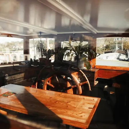 Captain Pippi; Amsterdam's Finest Houseboat * 암스테르담
